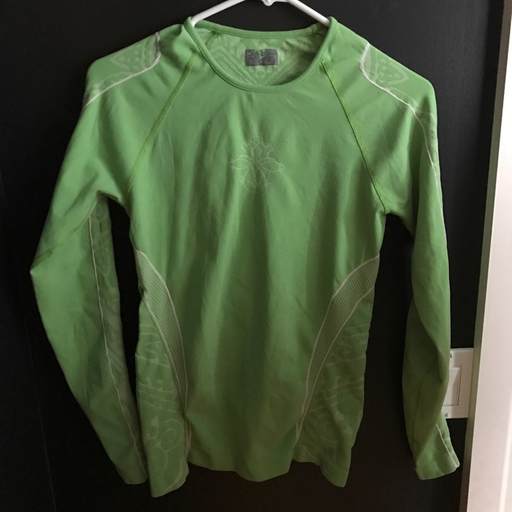 Athletic shirt